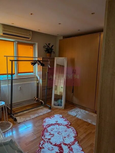 Vanzare apartament de 4 camere (transformat in 3camere) Mosilor